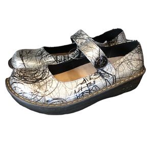 Mary Jane Nursing Shoe By SAVVY Women's Color:‎ Silver Scribble 11M